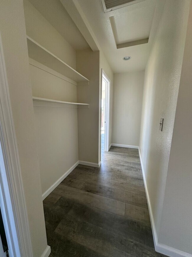 Building Photo - 61859 Desert Air Rd