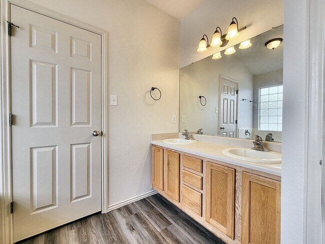 Building Photo - Inviting 3BR/2.5BA with Spacious Bedrooms & Great Outdoor Space