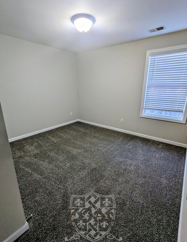 Building Photo - 730 Pippin Dr