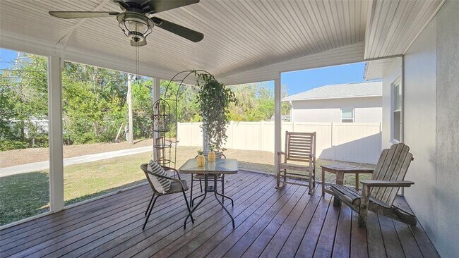 Building Photo - 515 34th Ave NE