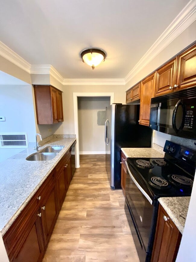 Building Photo - Beautiful Remodeled Condo in Ballantyne