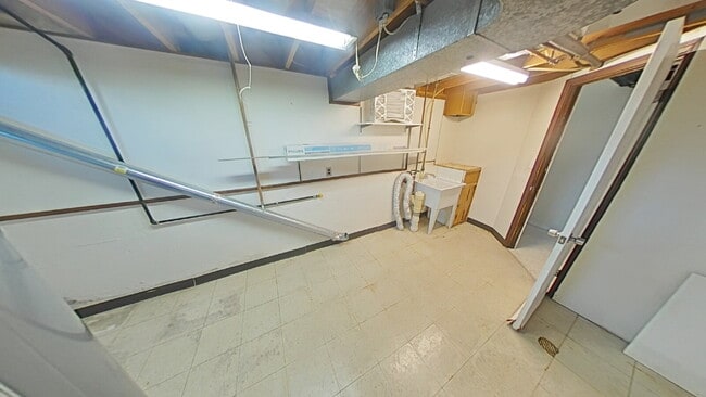 Building Photo - 12957 Canterbury Dr