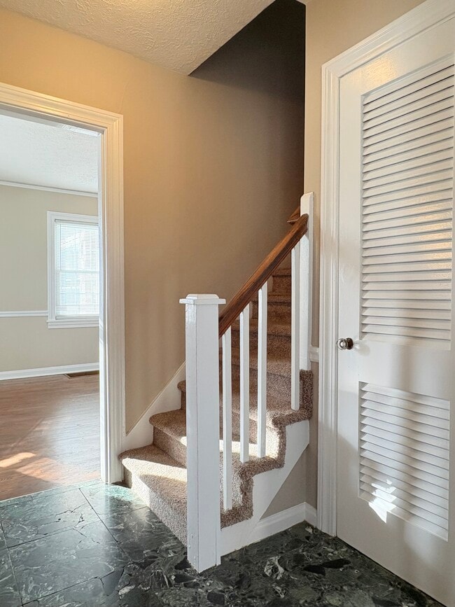 Building Photo - 707 Edgewood St