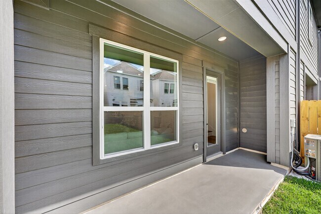 Building Photo - 305 Marcella St