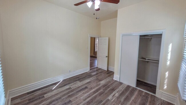 Building Photo - g7705