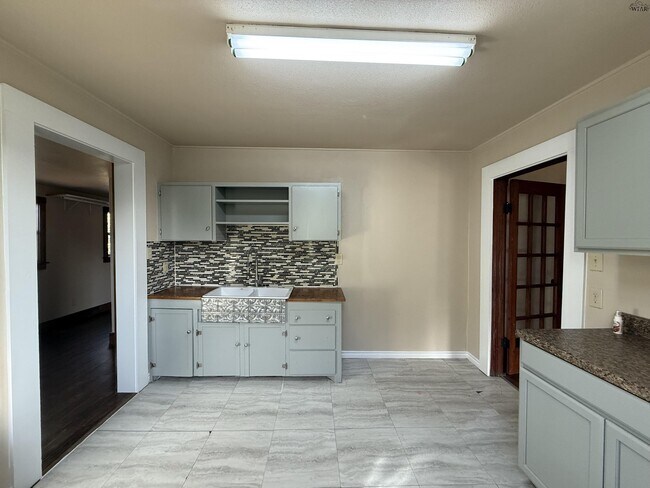 Building Photo - 116 W North St