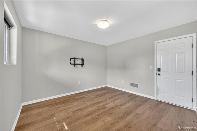 Building Photo - 1087 Hampton Cir