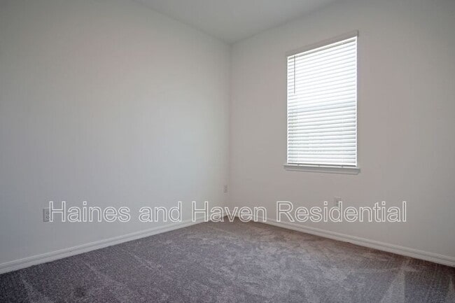 Building Photo - 1315 Normandy Dr