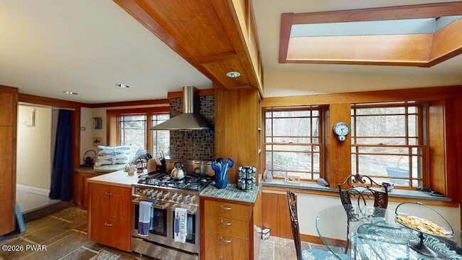 Building Photo - 144 Sawkill Ave