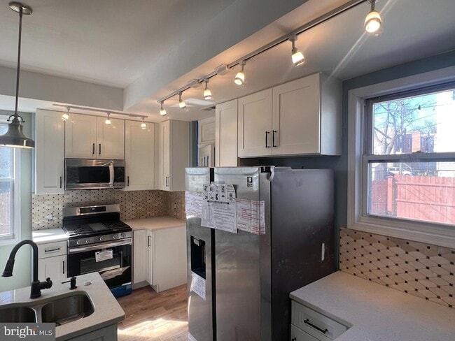 Building Photo - 619 Sheridan St NW