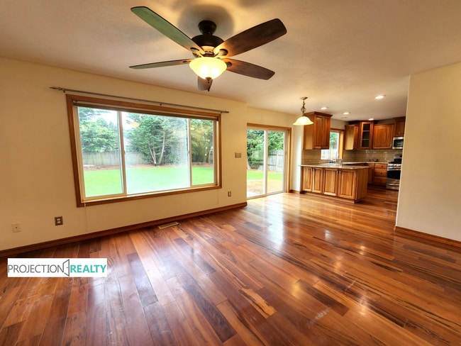 Building Photo - 33994-33997 7 Oaks Dr