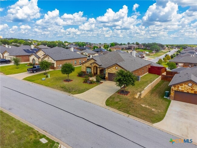 Building Photo - 2033 Catkins Ln