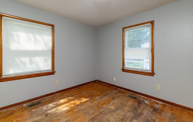 Building Photo - 2139 W Gilbert Ln