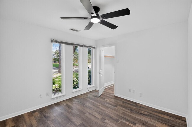 Building Photo - 5675 Sylmar Rd