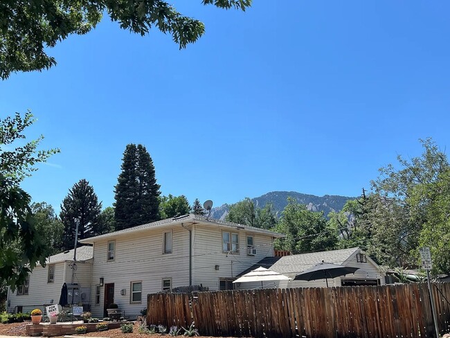 Building Photo - SHORT TERM RENTAL: Spacious 5+ Bedroom Home on the Hill! Available Now-July 24th 2026.