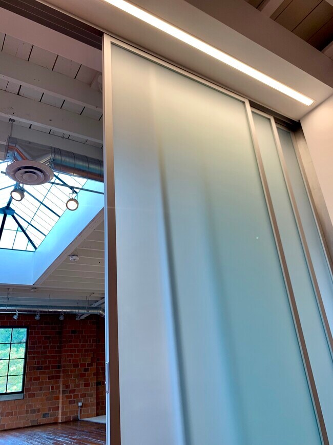 Building Photo - 855 N Pearl St