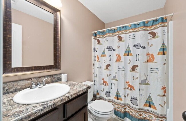 Building Photo - Spacious 5BR House in Clarksville