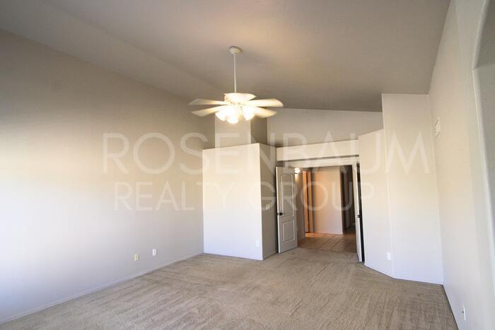 Building Photo - 940 S Lafayette Dr