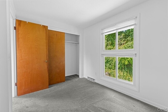 Building Photo - 330 Draper Ave