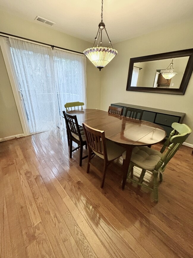 Building Photo - 5107 Cliffhaven Dr