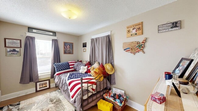 Building Photo - 3BED 2 BATH 2 CAR GARAGE HOME $1500/M TOMAH