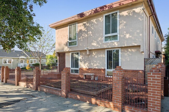 Building Photo - 2727 McGee Ave