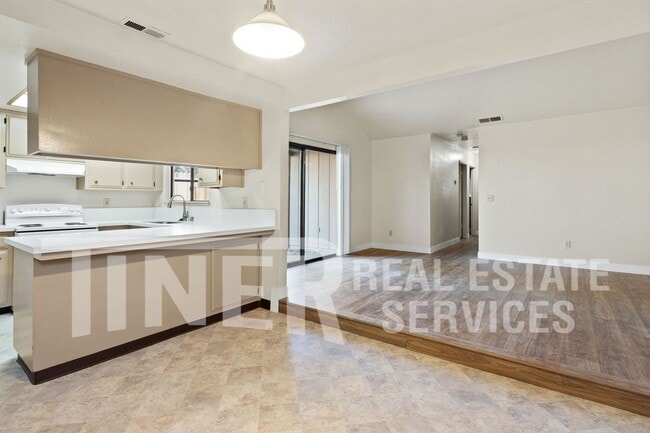 Building Photo - 9282 Corinthian Cir