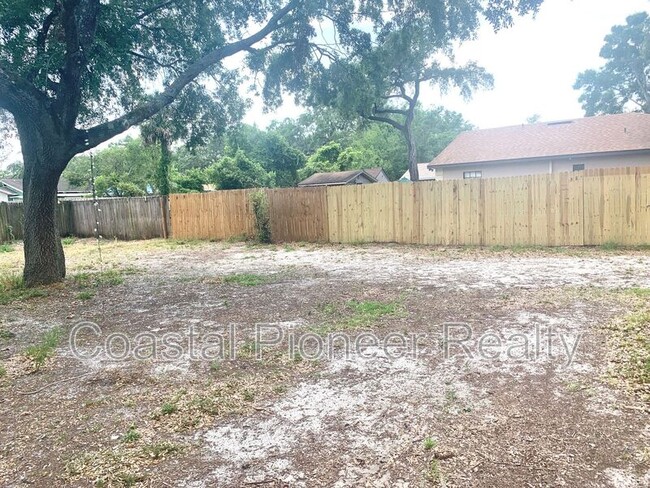 Building Photo - 3015 Deleuil Ave