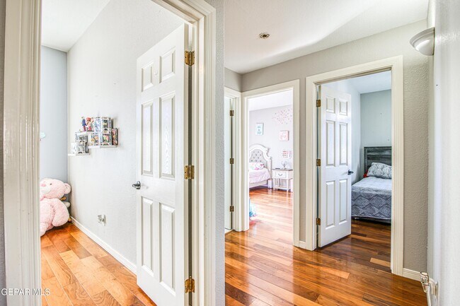 Building Photo - 6561 Isla Del Rey Dr