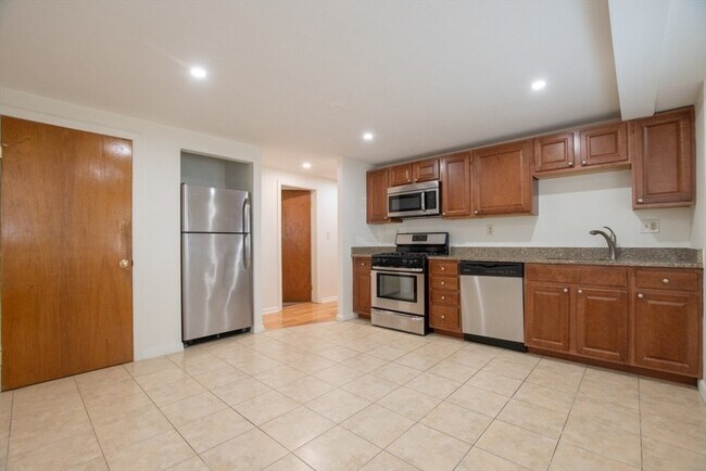 Building Photo - 146 Willow St