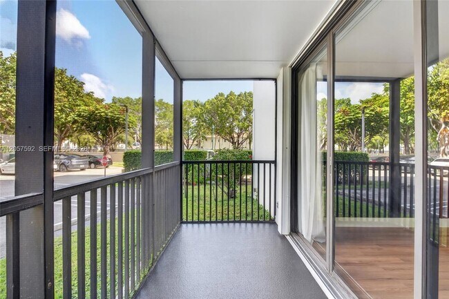 Building Photo - 3301 N Country Club Dr