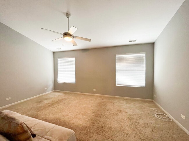 Building Photo - 2927 Stonewater Dr