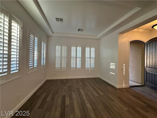 Building Photo - 2321 Martinique Ave