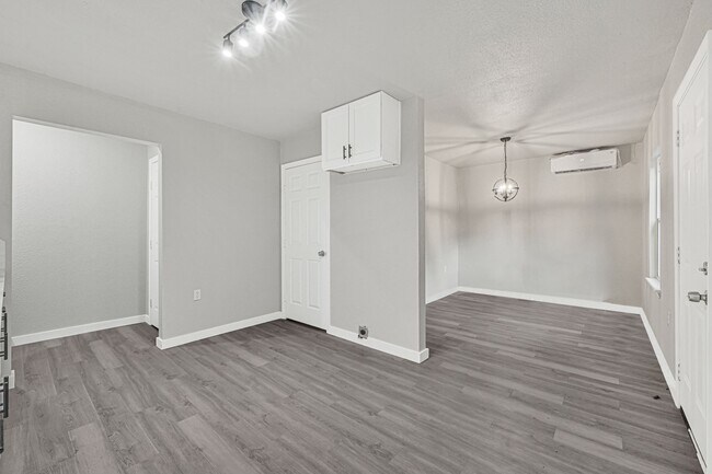 Building Photo - 10609 Murr Way