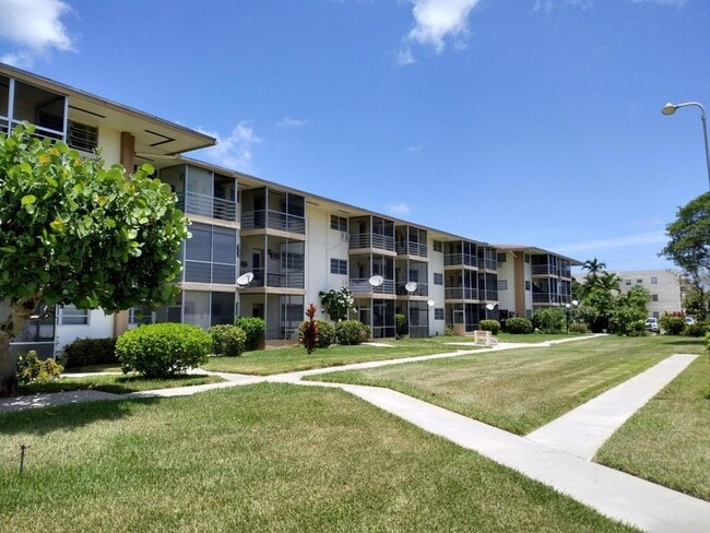 Building Photo - 17090 NE 14th Ave