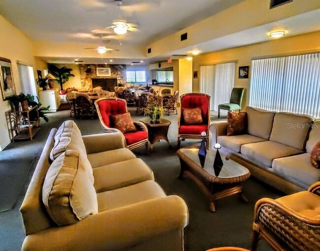 Building Photo - 106 1st St E