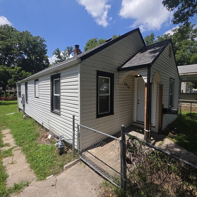 Building Photo - Cozy 3 bedrooms and 1 full bath home located on S Willow Ave in Independence, MO