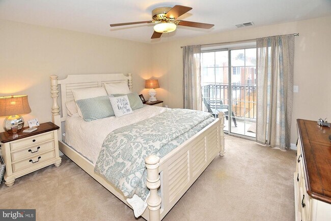 Building Photo - 6940 Fairfax Dr