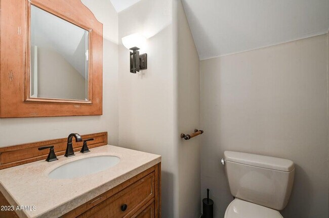 Building Photo - 3853 E Sabra Ln