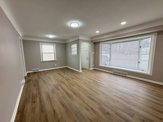 Building Photo - 31045 Marquette St