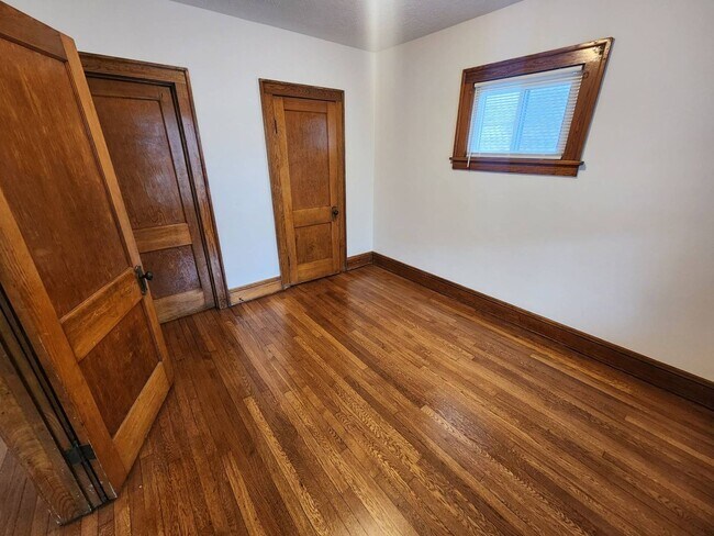 Building Photo - 2033 Robin St