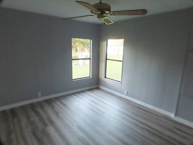Building Photo - 1061 Quail Dr
