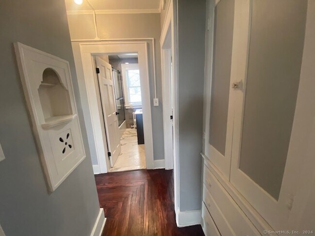 Building Photo - 279 Wakelee Ave