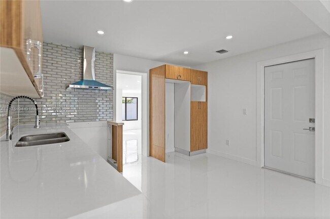 Building Photo - 1524 SW 32nd Ct