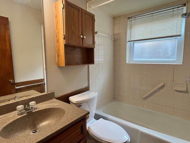 Building Photo - Cute 3 bed 1.5 Bath in Midwest City
