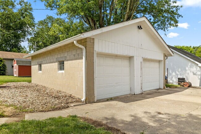 Building Photo - 3934 W Rd 100 N