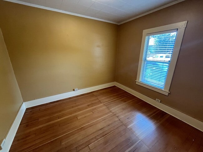 Building Photo - Historic Downtown Bend 1 Bed/1 Bath Unit - Harriman Street