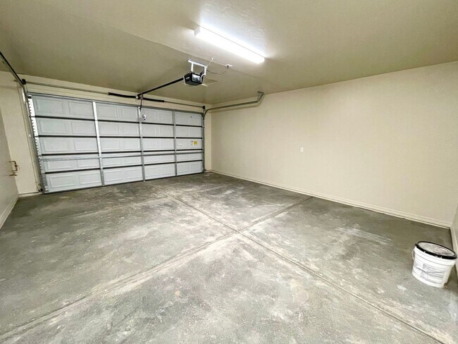Building Photo - Newly Constructed 2 Bedroom Home!