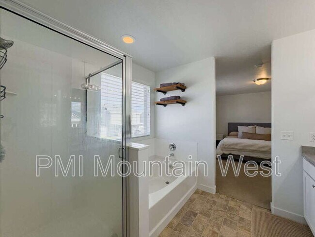 Building Photo - 3565 Water Lilly Ln