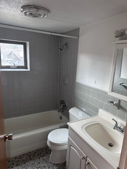 Building Photo - 189 W Wyoming Ave